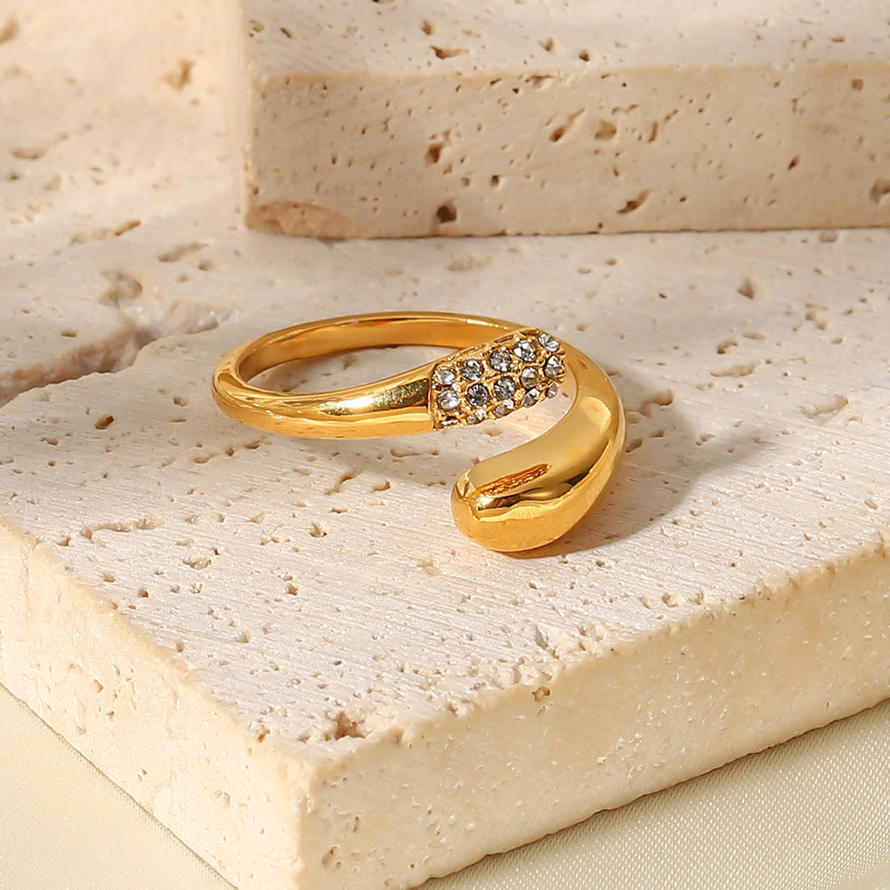Diamond crisscross ring