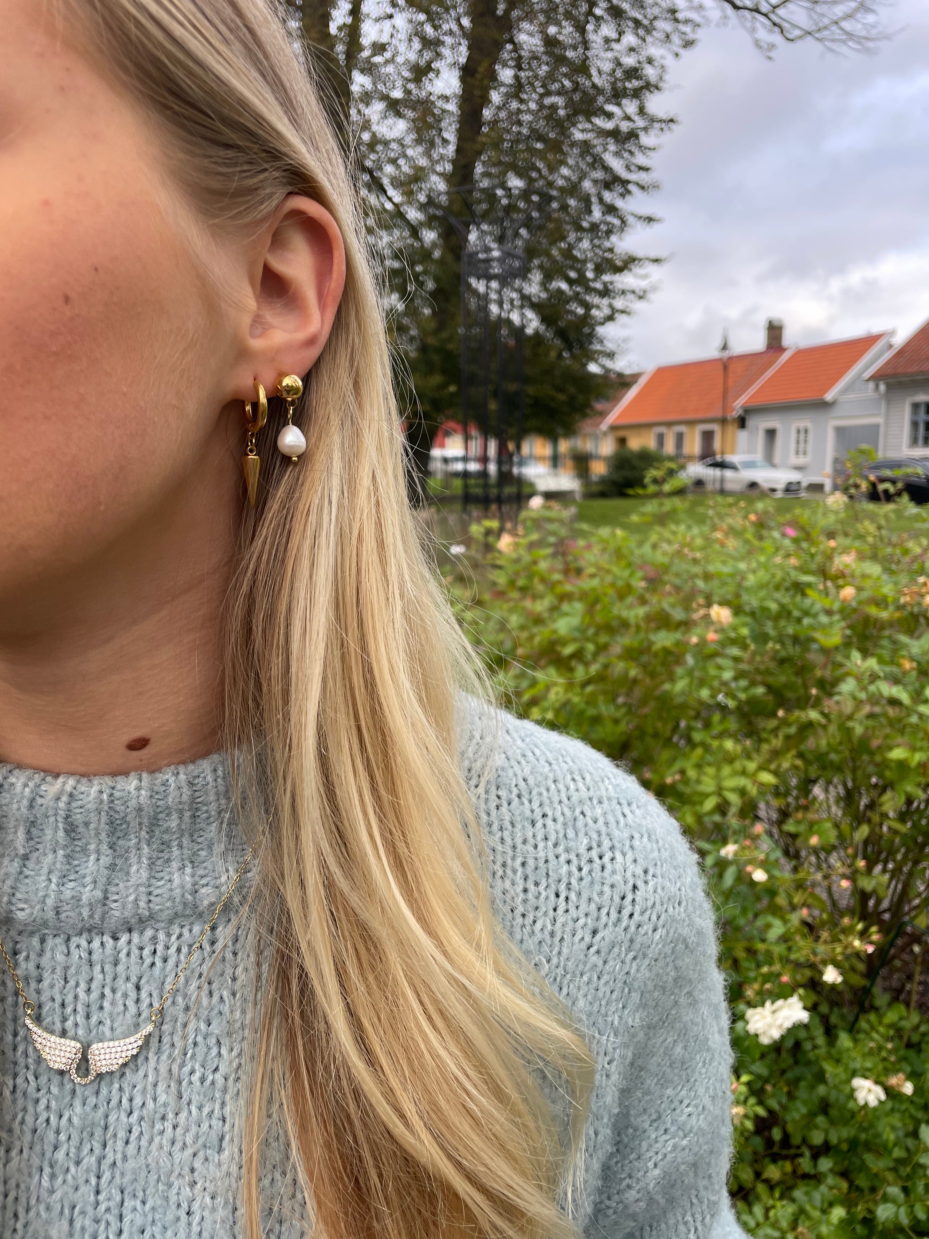 Pearl ball earring