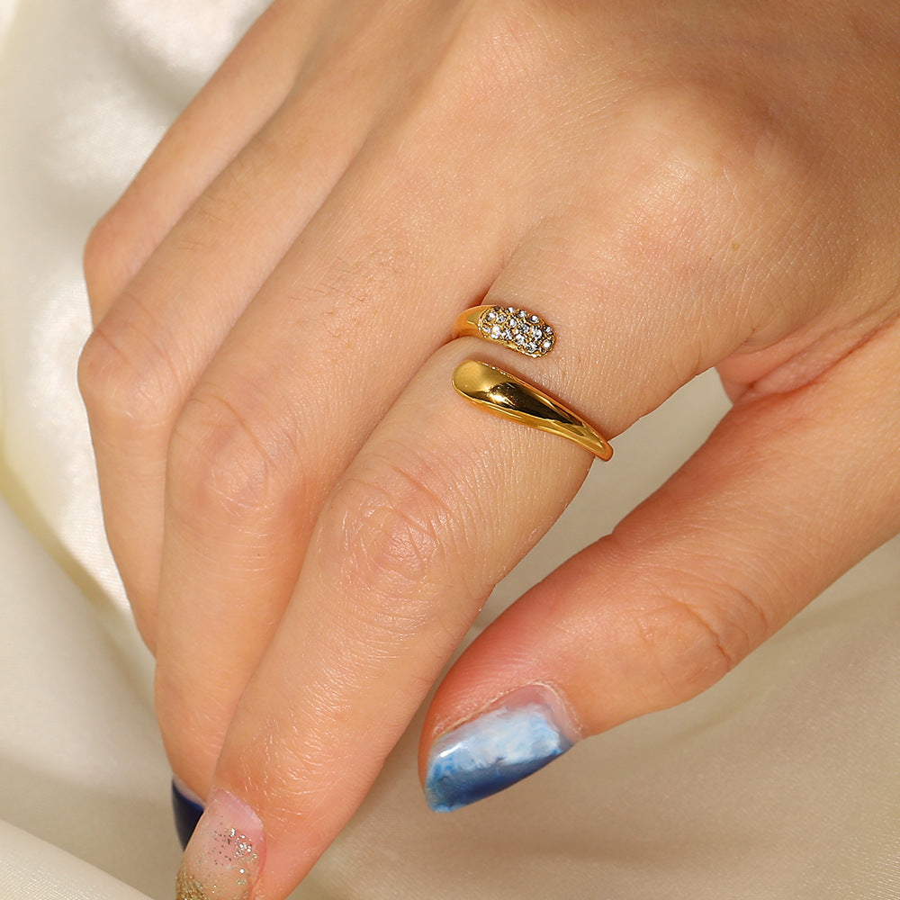 Diamond crisscross ring