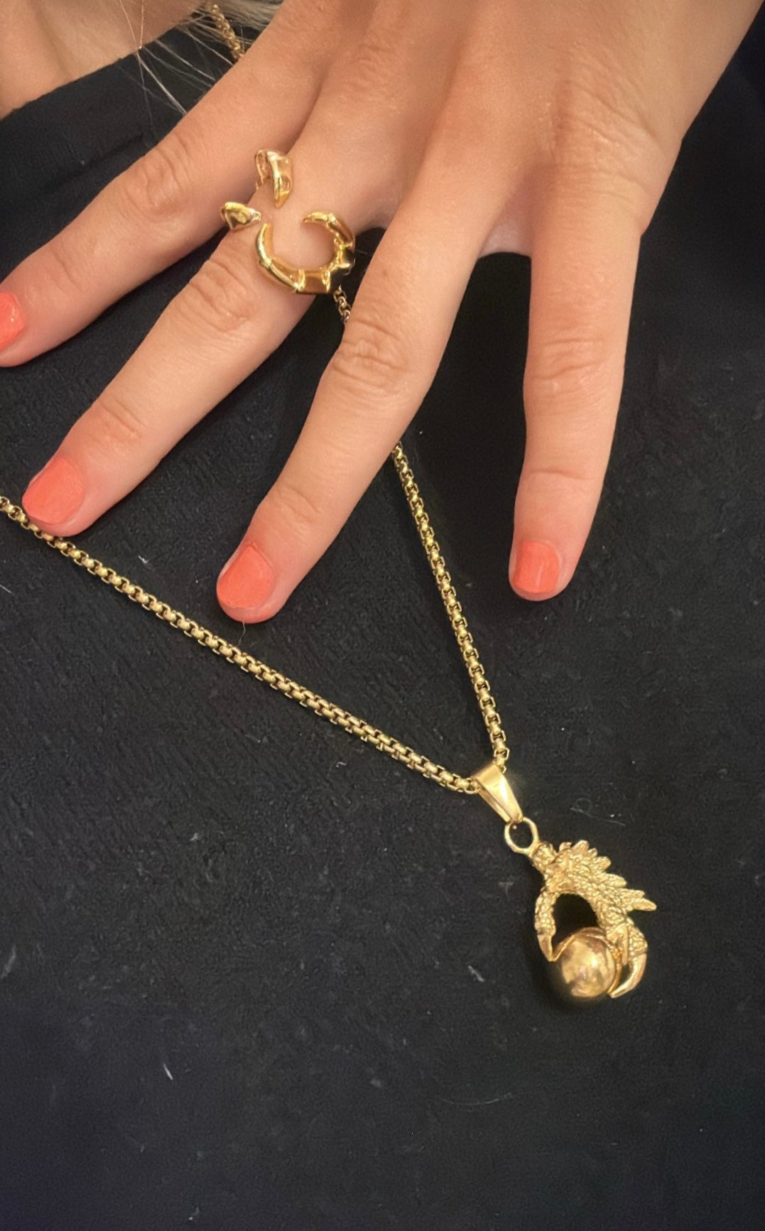 Claw necklace