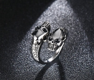 Skull ring