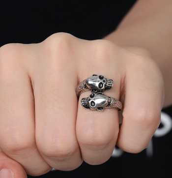 Skull ring